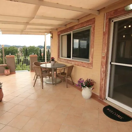 Selini With Jacuzzi *