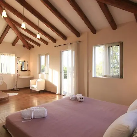 Selini With Jacuzzi * Kanálion