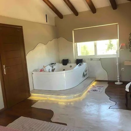 Daire Selini With Jacuzzi Kanálion