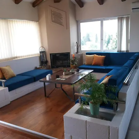 Selini With Jacuzzi Daire