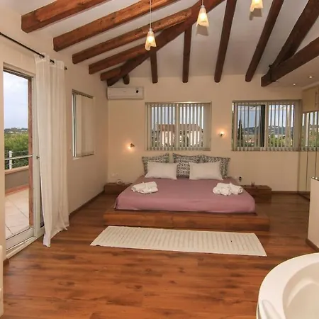 Daire Selini With Jacuzzi *