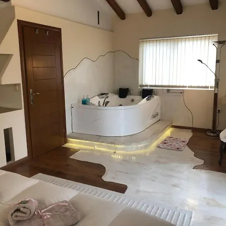 Selini With Jacuzzi Daire