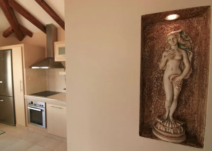 Selini With Jacuzzi Lägenhet *