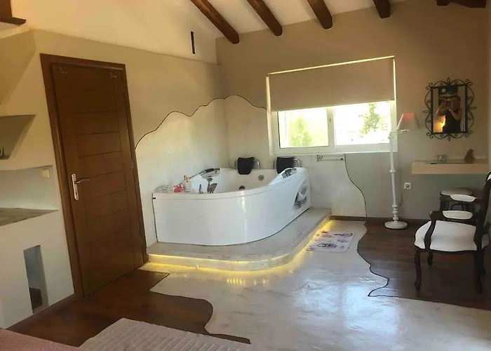 Lägenhet Selini With Jacuzzi Kanálion