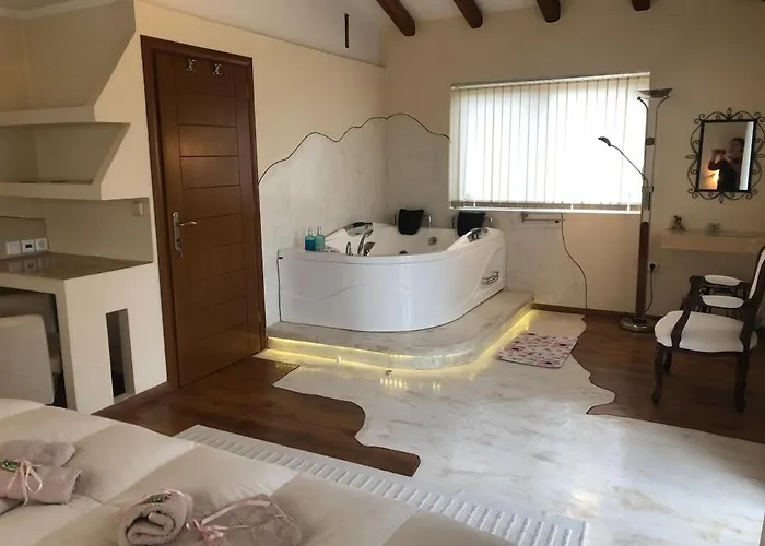 Selini With Jacuzzi Lägenhet